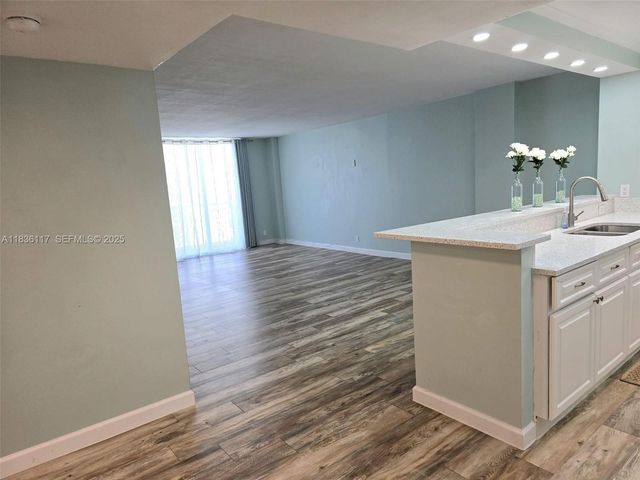1147 Hillsboro Mile 605, Hillsboro Beach, FL 33062