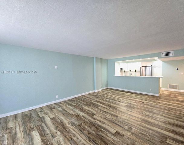 1147 Hillsboro Mile 605, Hillsboro Beach, FL 33062