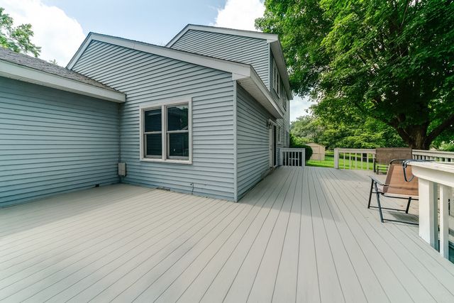 5410 Winding Creek Drive, Mchenry, IL 60050