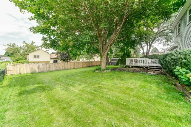 5410 Winding Creek Drive, Mchenry, IL 60050
