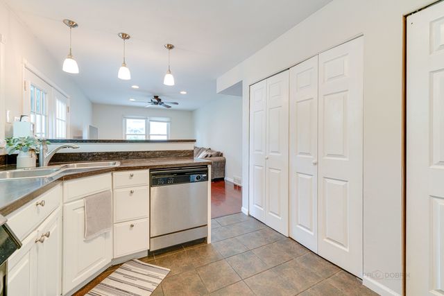 5410 Winding Creek Drive, Mchenry, IL 60050