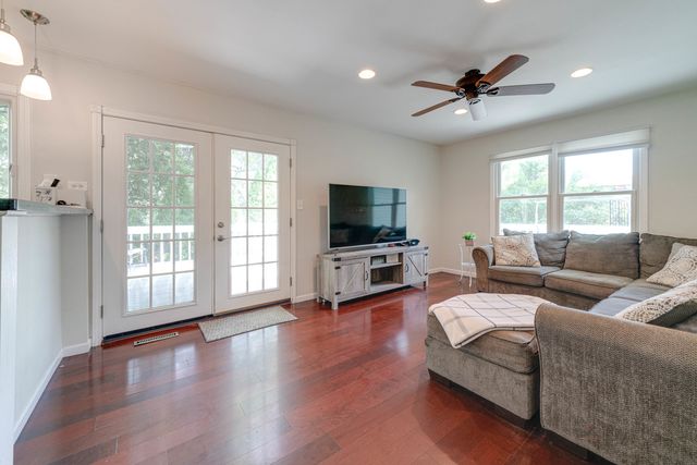5410 Winding Creek Drive, Mchenry, IL 60050