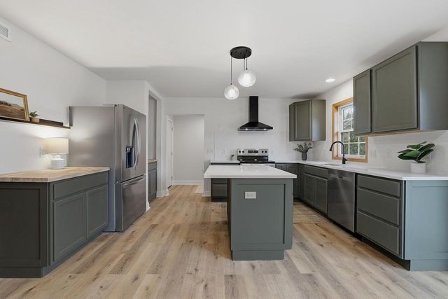 2825 LEAHY AVENUE, Stevens Point, WI 54481