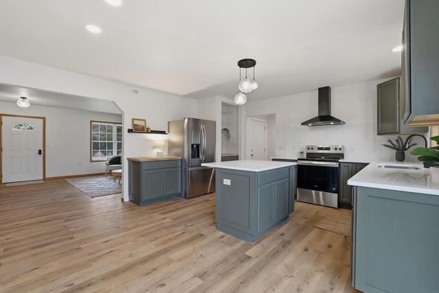 2825 LEAHY AVENUE, Stevens Point, WI 54481