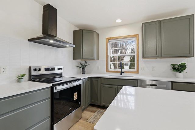 2825 LEAHY AVENUE, Stevens Point, WI 54481