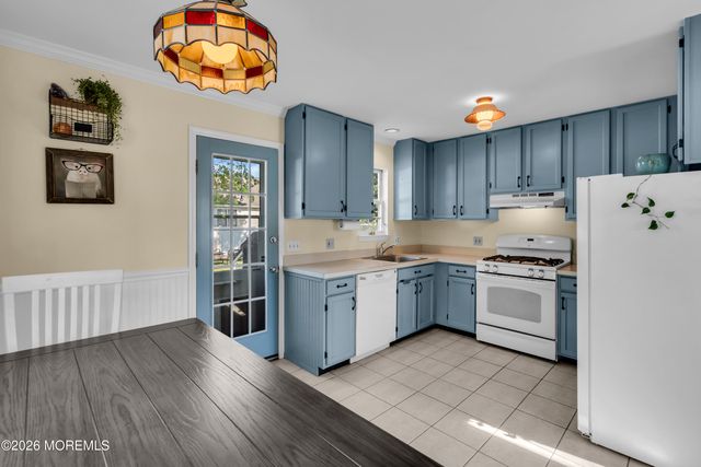 352 Cedar Drive, Manahawkin, NJ 08050
