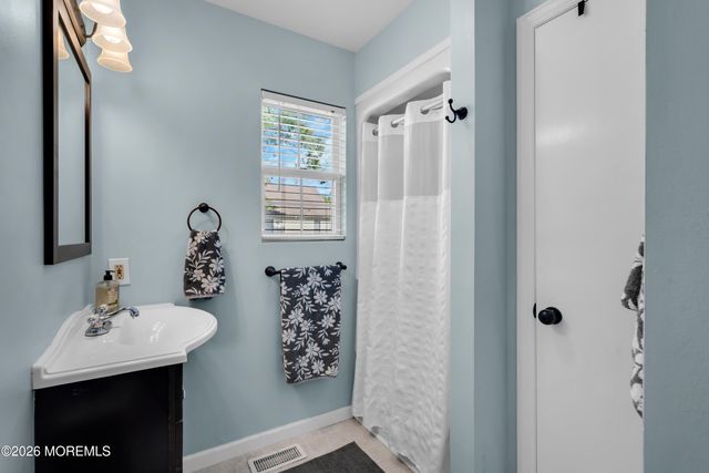 352 Cedar Drive, Manahawkin, NJ 08050