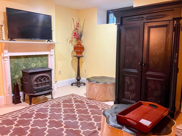 366 Walnut Ave G, Boston, MA 02119