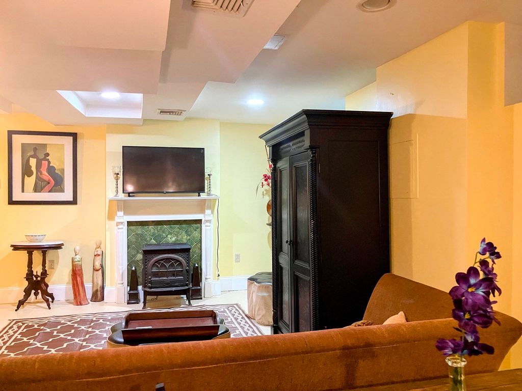 366 Walnut Ave G, Boston, MA 02119