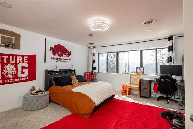 585 N Rockcliff Road, Fayetteville, AR 72701