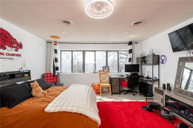 585 N Rockcliff Road, Fayetteville, AR 72701