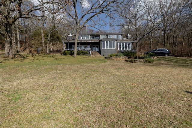 585 N Rockcliff Road, Fayetteville, AR 72701