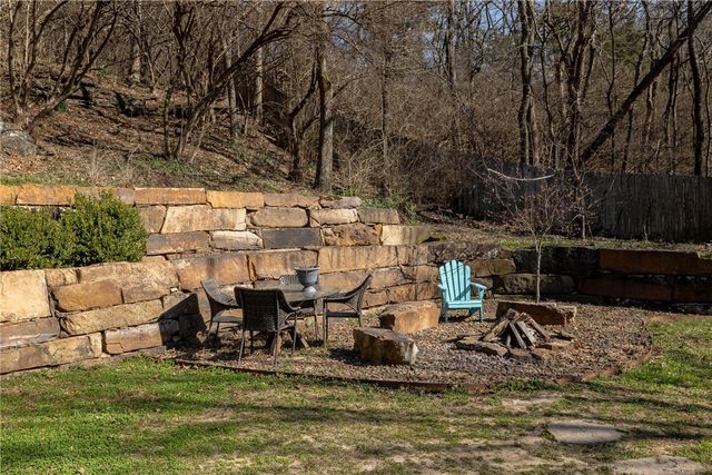 585 N Rockcliff Road, Fayetteville, AR 72701