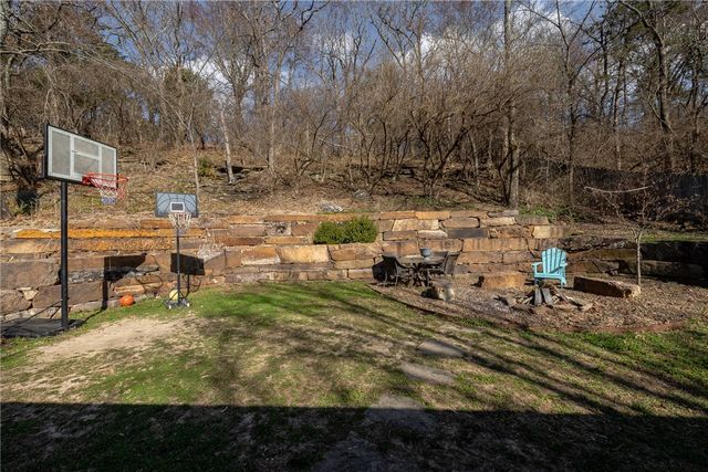 585 N Rockcliff Road, Fayetteville, AR 72701