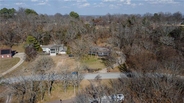 585 N Rockcliff Road, Fayetteville, AR 72701