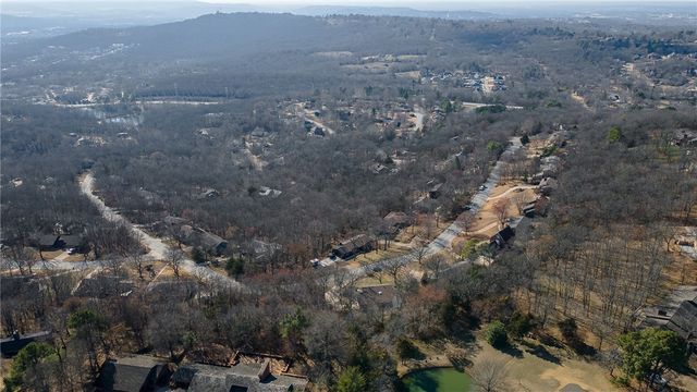 585 N Rockcliff Road, Fayetteville, AR 72701