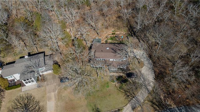 585 N Rockcliff Road, Fayetteville, AR 72701