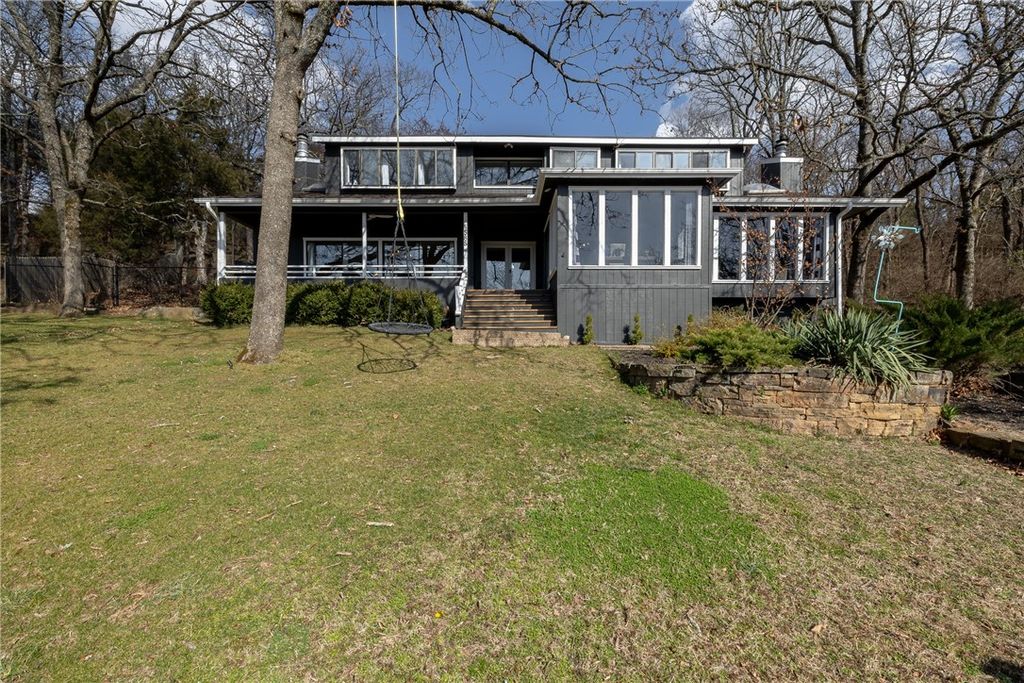 585 N Rockcliff Road, Fayetteville, AR 72701
