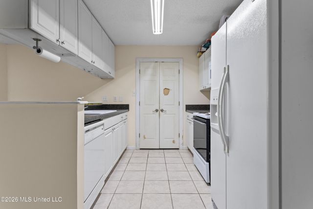 7020 Red Bud Lane, Ocean Springs, MS 39564