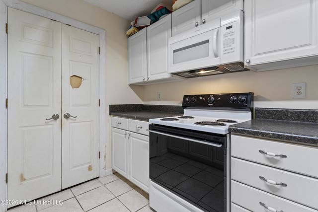 7020 Red Bud Lane, Ocean Springs, MS 39564