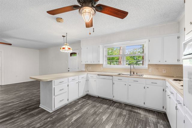 815 N Wright Avenue, Kerens, TX 75144