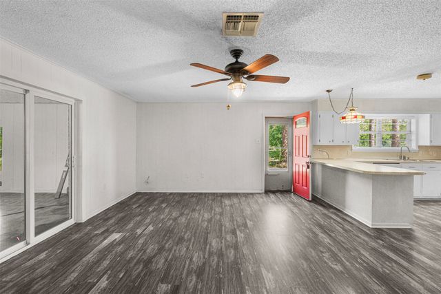 815 N Wright Avenue, Kerens, TX 75144