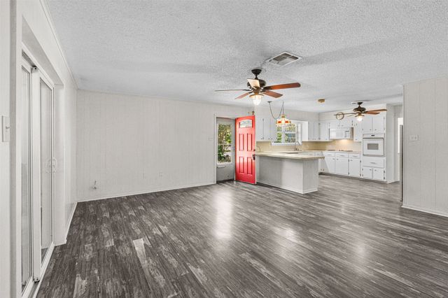 815 N Wright Avenue, Kerens, TX 75144