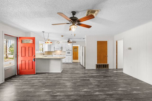 815 N Wright Avenue, Kerens, TX 75144