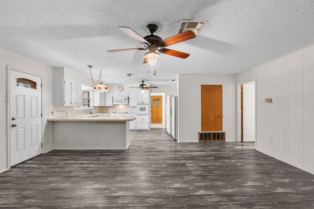 815 N Wright Avenue, Kerens, TX 75144