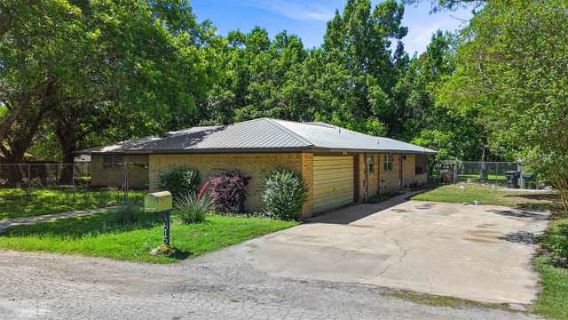 815 N Wright Avenue, Kerens, TX 75144