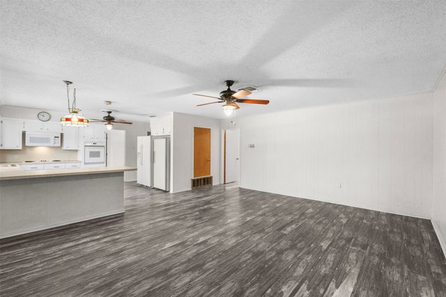 815 N Wright Avenue, Kerens, TX 75144