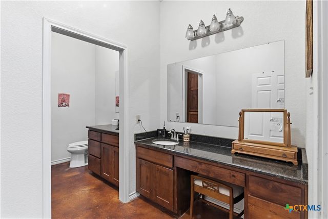 1058 E Weinert Street, Seguin, TX 78155