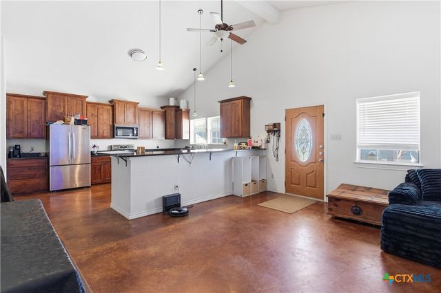 1058 E Weinert Street, Seguin, TX 78155