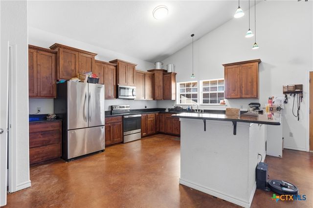 1058 E Weinert Street, Seguin, TX 78155