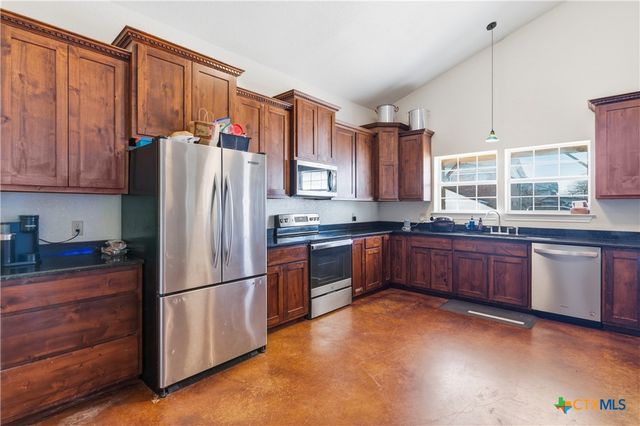 1058 E Weinert Street, Seguin, TX 78155