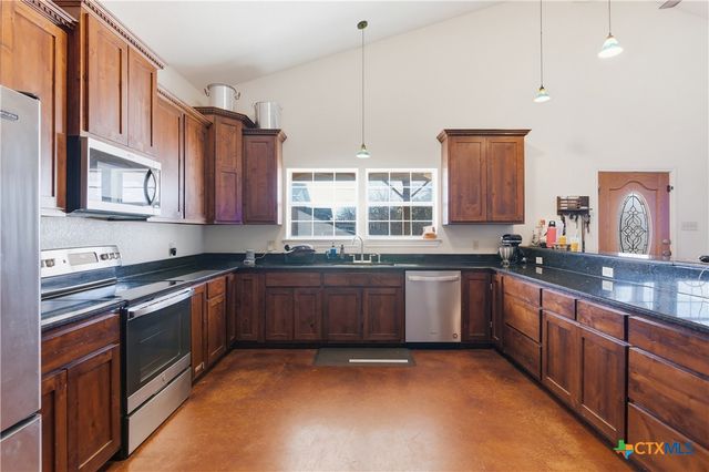 1058 E Weinert Street, Seguin, TX 78155