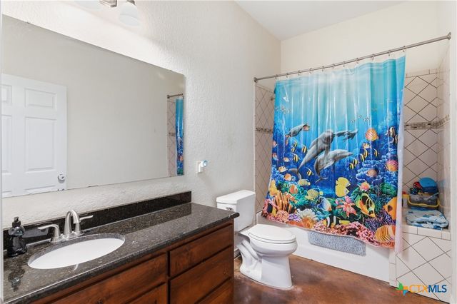 1058 E Weinert Street, Seguin, TX 78155