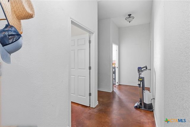 1058 E Weinert Street, Seguin, TX 78155