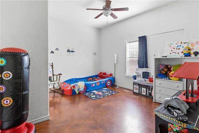 1058 E Weinert Street, Seguin, TX 78155