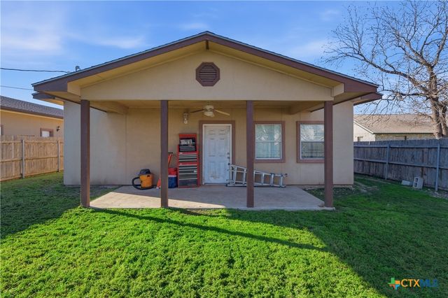 1058 E Weinert Street, Seguin, TX 78155