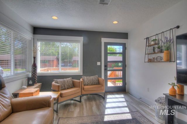 1501 S Hervey St, Boise, ID 83705