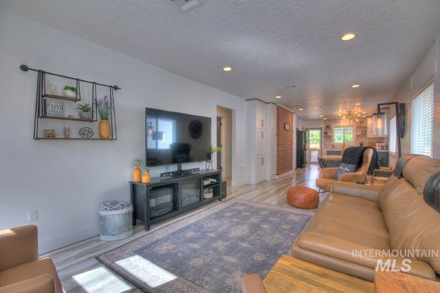 1501 S Hervey St, Boise, ID 83705