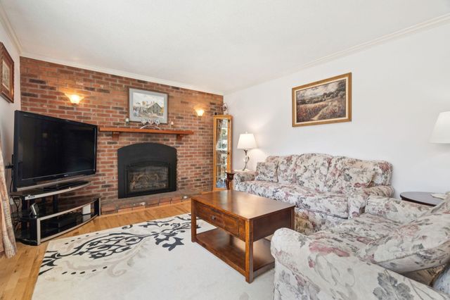 66 Sparrowhawk Road, New London, NH 03257