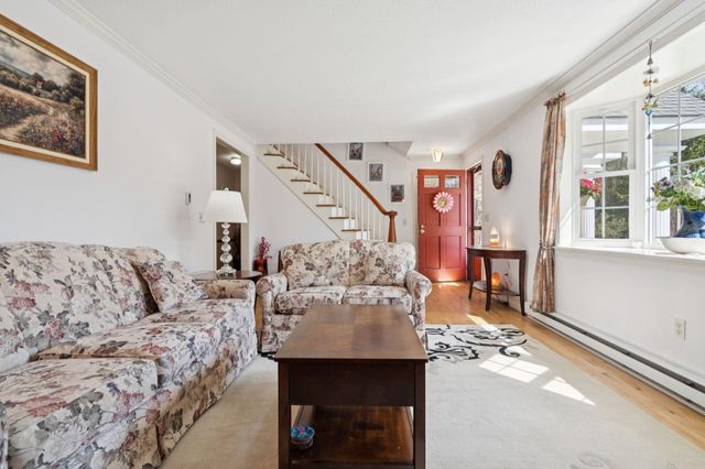 66 Sparrowhawk Road, New London, NH 03257