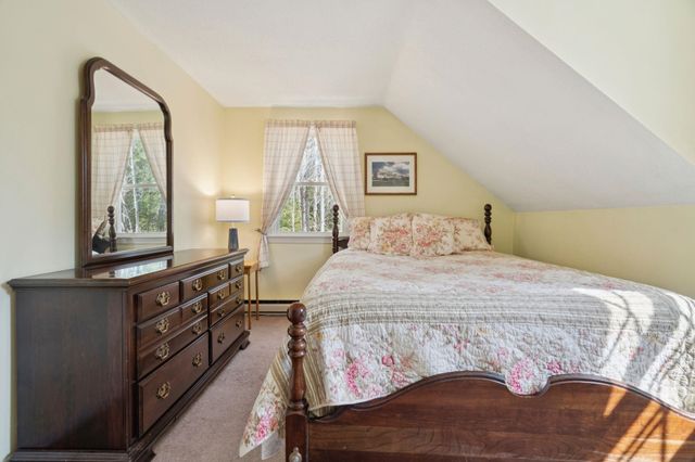 66 Sparrowhawk Road, New London, NH 03257