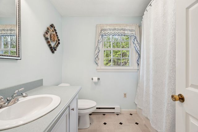 66 Sparrowhawk Road, New London, NH 03257