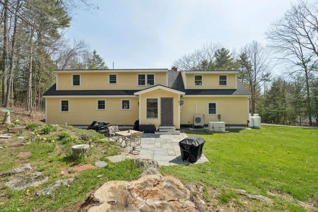 66 Sparrowhawk Road, New London, NH 03257