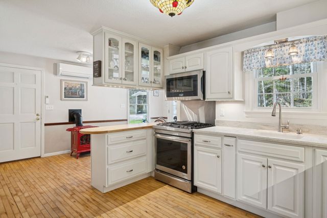 66 Sparrowhawk Road, New London, NH 03257