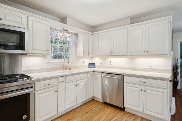66 Sparrowhawk Road, New London, NH 03257
