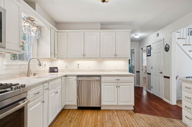 66 Sparrowhawk Road, New London, NH 03257